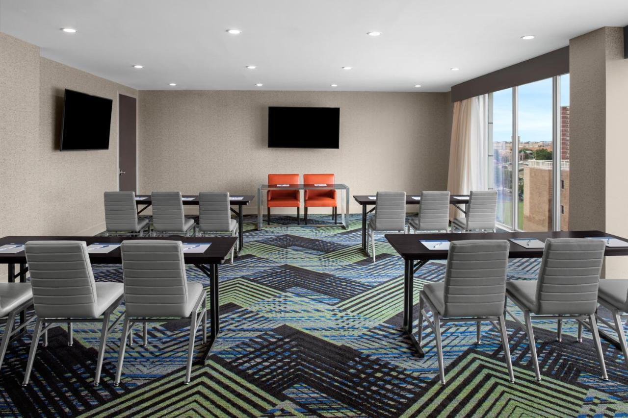 Express & Woodside Laguardia Airport 3* Nova York